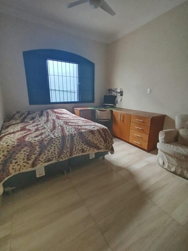 Casa, Castelo, 3 Quartos, 4 Vagas, 1 Suíte