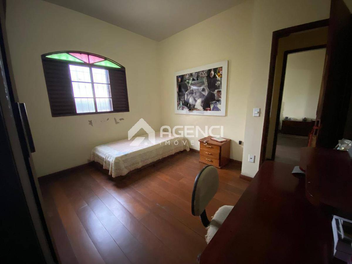 Casa, Camargos, 3 Quartos, 0 Vaga, 1 Suíte