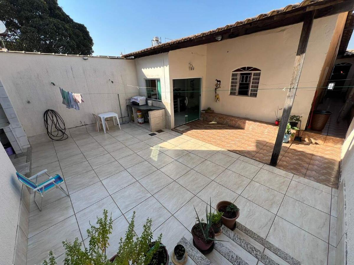 Casa, Teixeira Dias, 4 Quartos, 2 Vagas, 1 Suíte