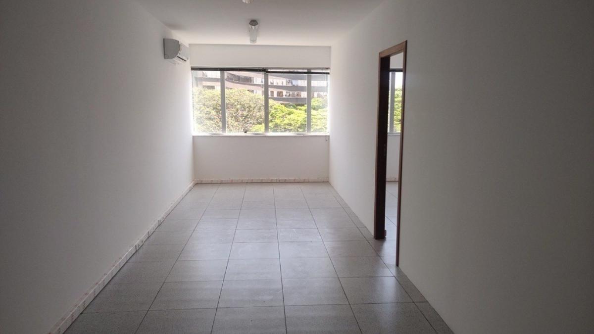 Sala, Barro Preto, 0 Quarto, 2 Vagas