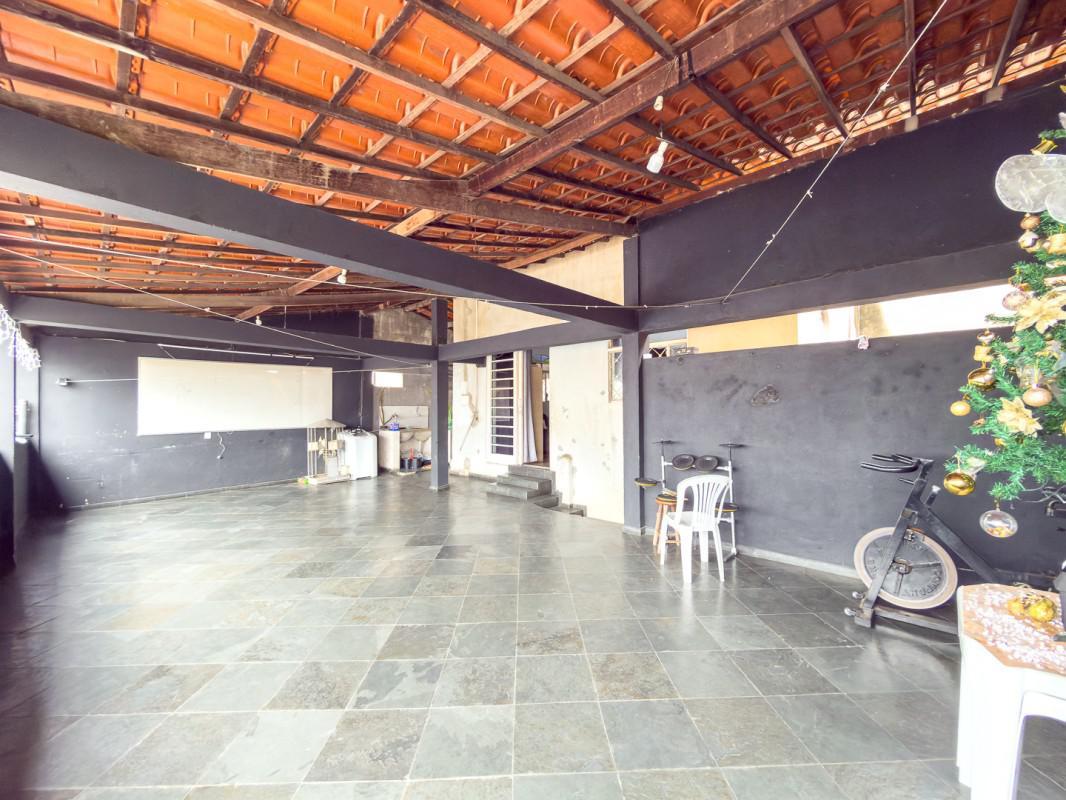 Casa, Confisco, 6 Quartos, 2 Vagas, 2 Suítes