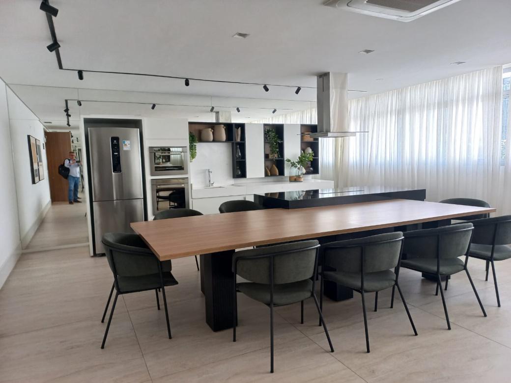Apartamento, Funcionários, 2 Quartos, 2 Vagas, 2 Suítes