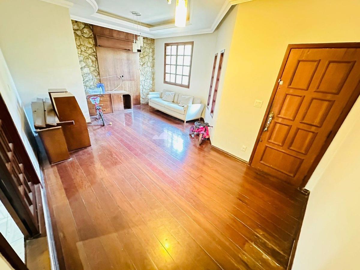 Casa, Santa Branca, 5 Quartos, 4 Vagas, 2 Suítes