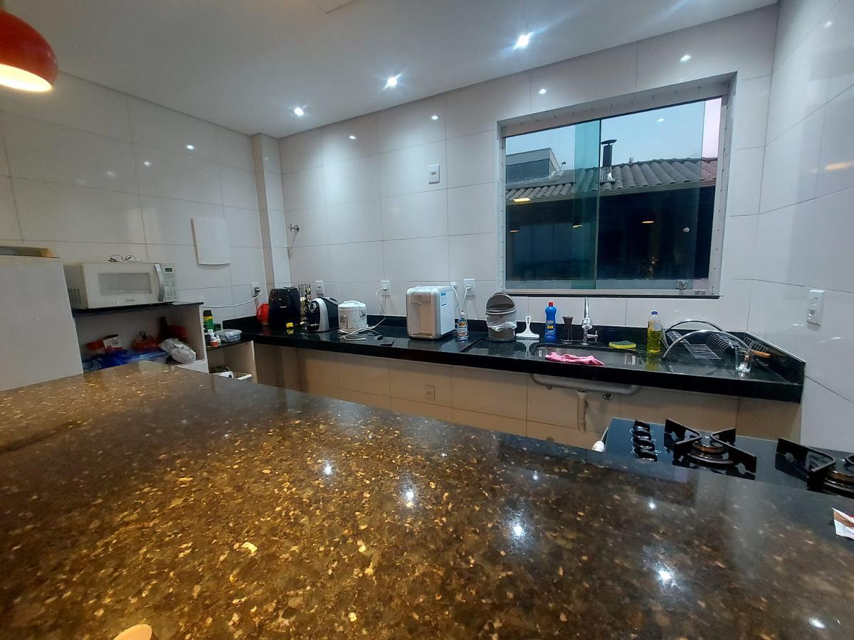 Cobertura, Arvoredo, 4 Quartos, 0 Vaga, 1 Suíte