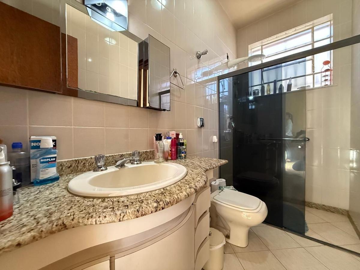 Casa, Itapoã, 3 Quartos, 4 Vagas, 1 Suíte