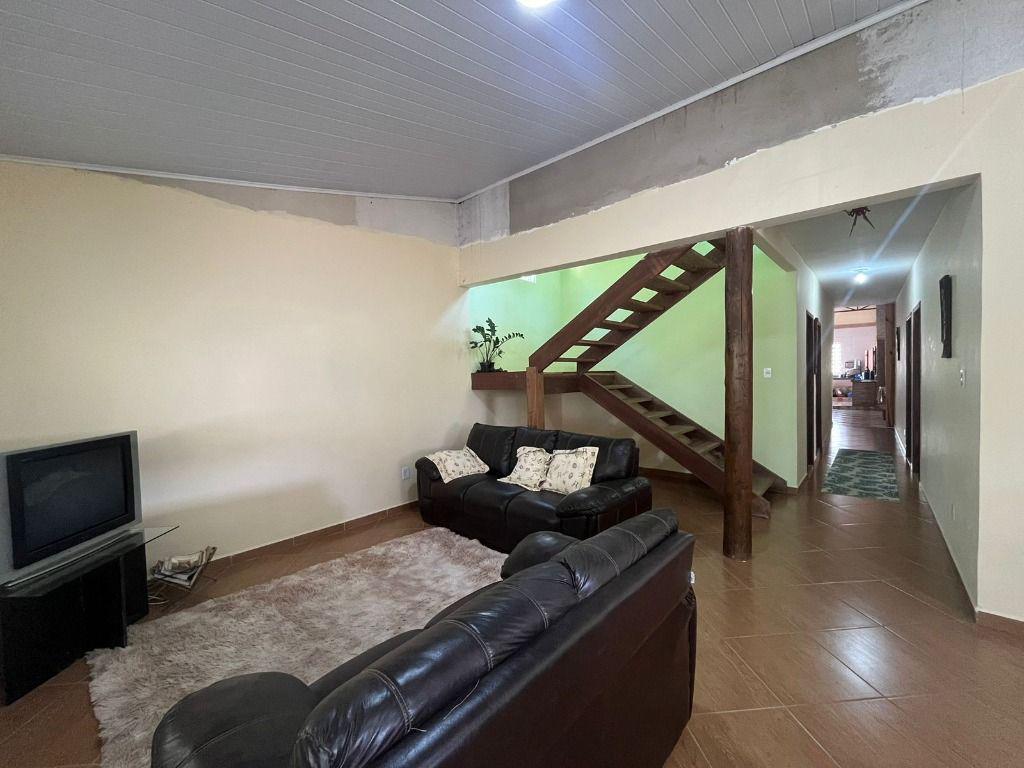Fazenda, Ravena, 5 Quartos, 0 Vaga, 2 Suítes