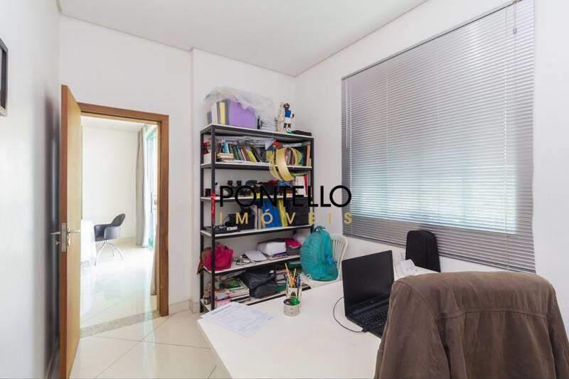 Casa, Estoril, 4 Quartos, 3 Vagas, 4 Suítes