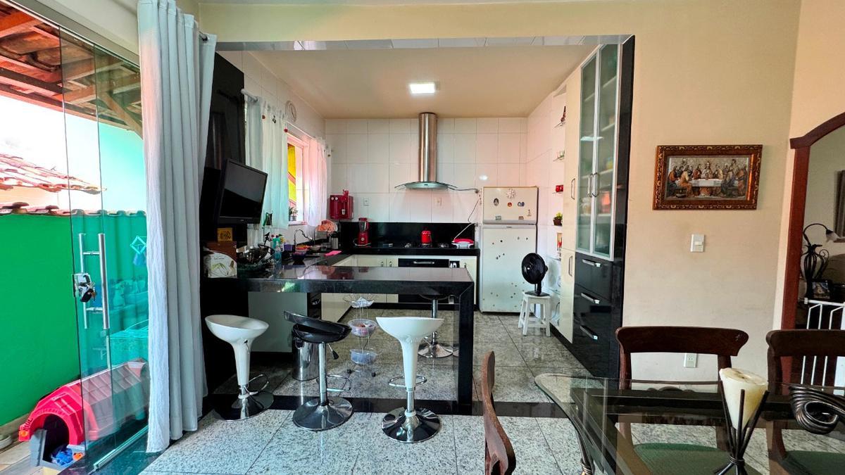 Casa, Planalto, 4 Quartos, 3 Vagas, 2 Suítes