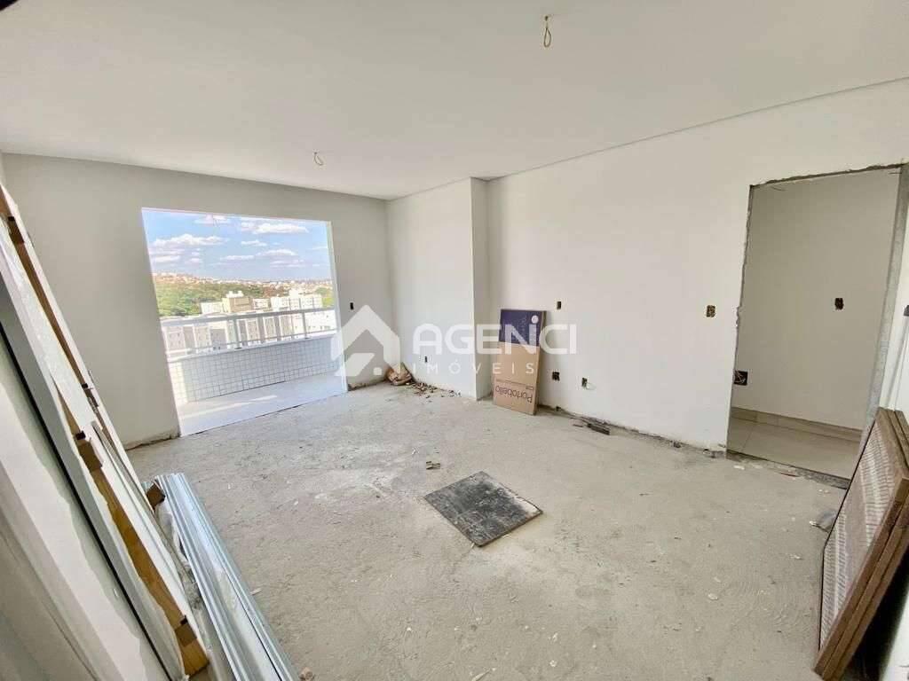 Apartamento, Cabral, 5 Quartos, 0 Vaga, 2 Suítes