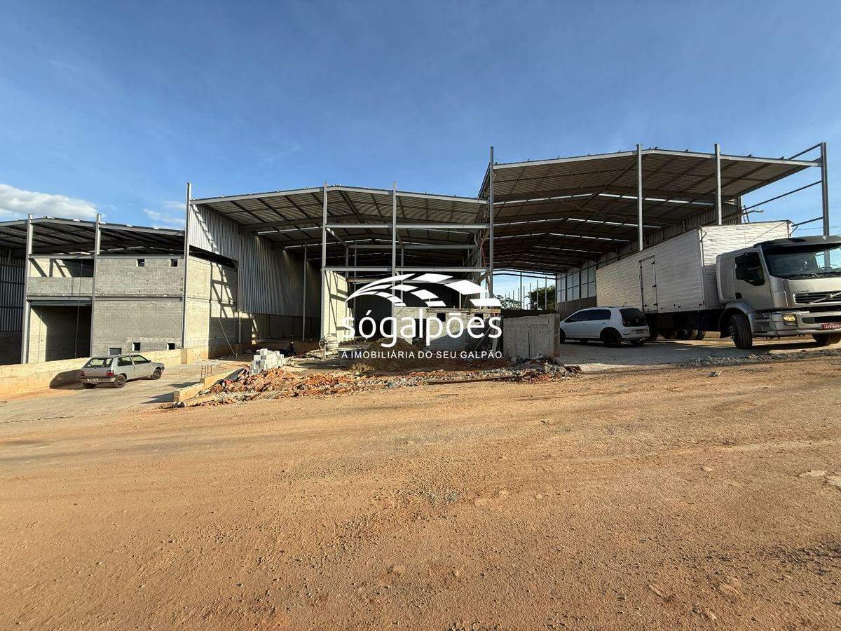 Galpão, Bandeirinhas, 15 Vagas