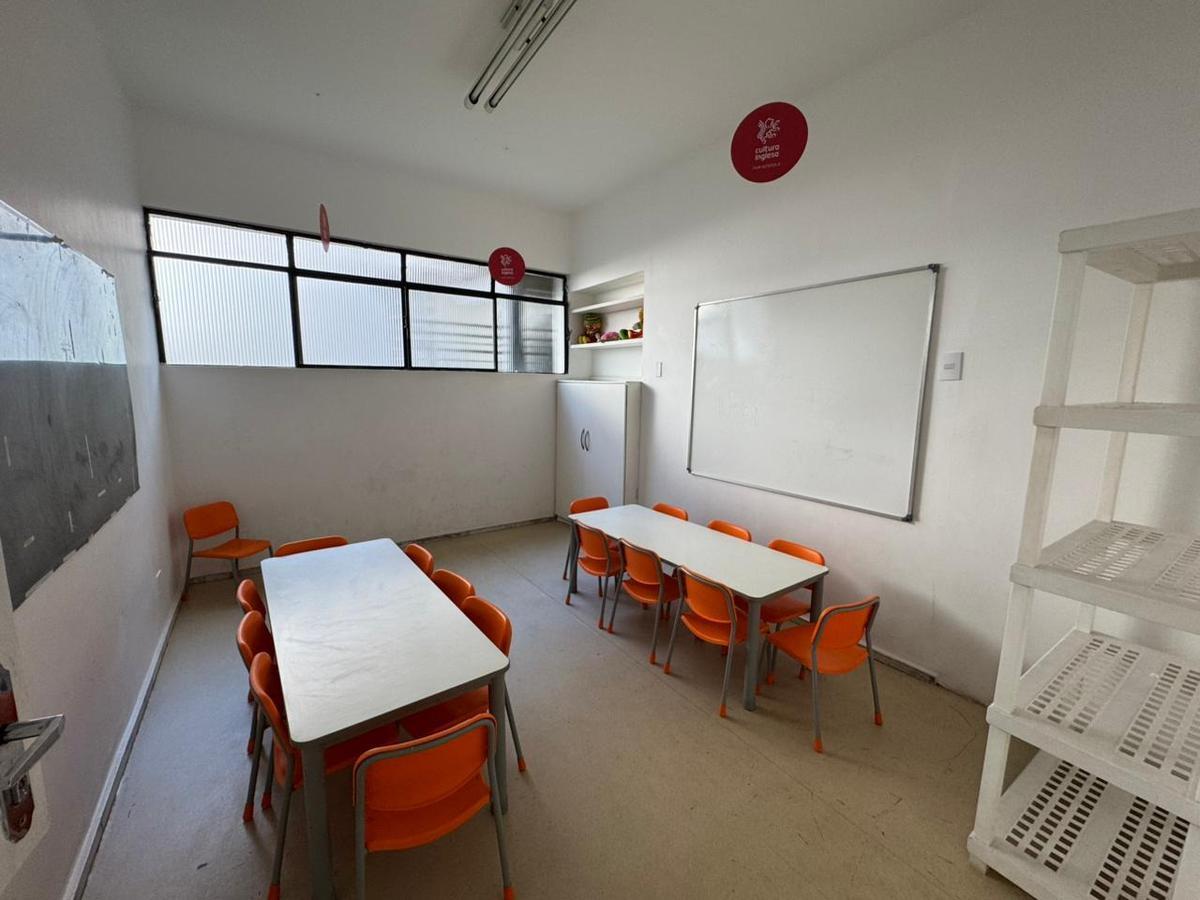 Prédio, Colégio Batista, 0 Quarto, 0 Vaga