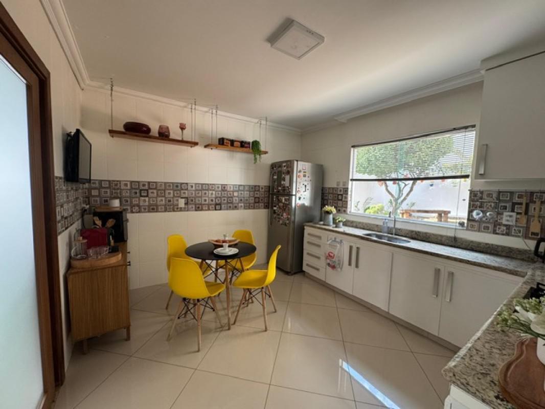 Casa, Manacás, 3 Quartos, 4 Vagas, 1 Suíte