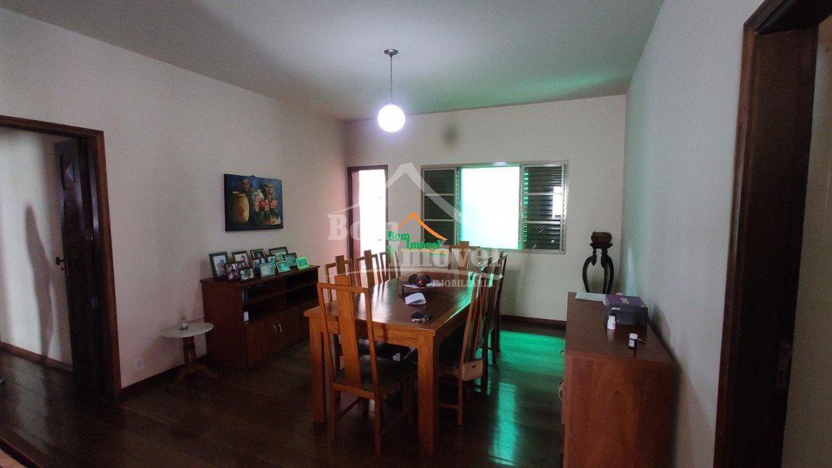 Casa, Centro, 3 Quartos, 3 Vagas, 1 Suíte