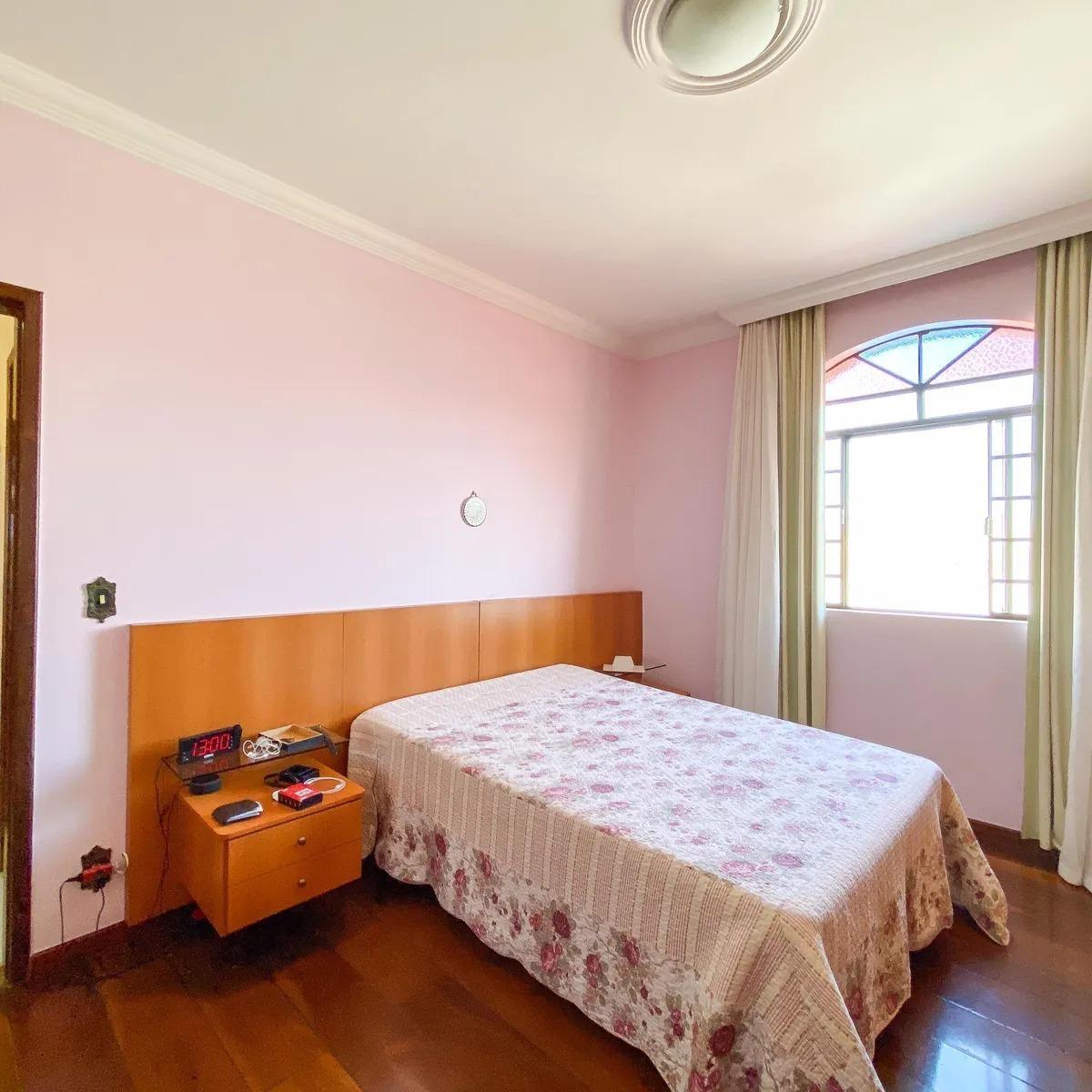 Casa, Palmeiras, 5 Quartos, 8 Vagas, 1 Suíte