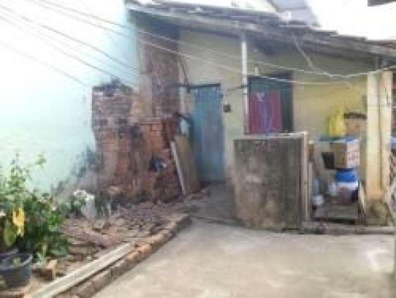 Casa, Centro, 4 Quartos, 0 Vaga