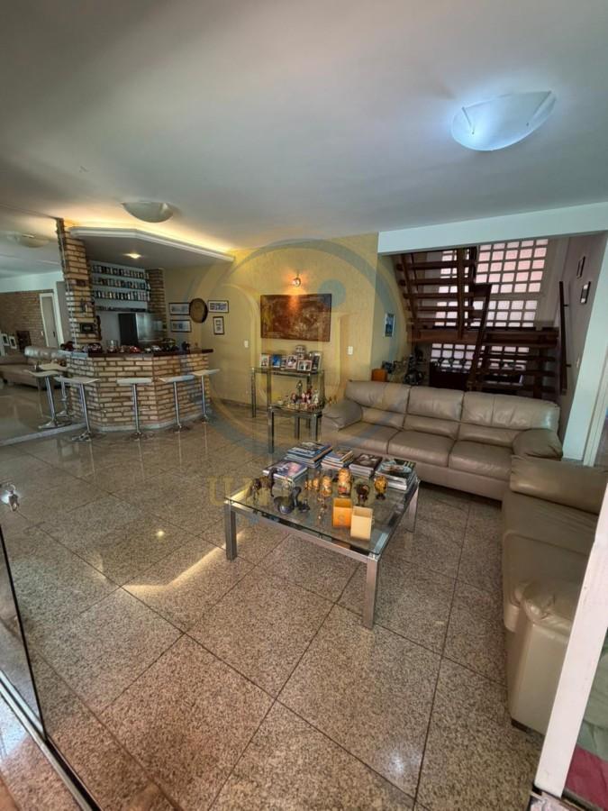 Casa, Santa Lúcia, 6 Quartos, 5 Vagas, 1 Suíte