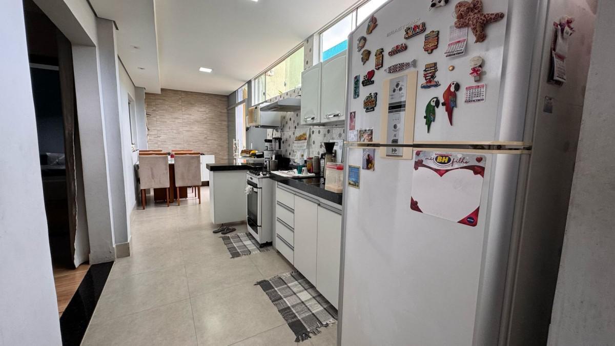 Casa, Santa Efigênia, 6 Quartos, 2 Vagas, 1 Suíte