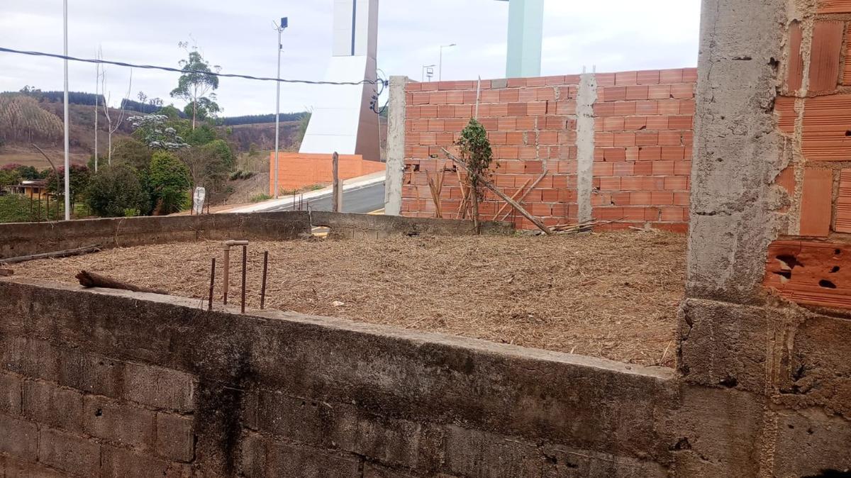 Casa, Centro, 2 Quartos, 5 Vagas