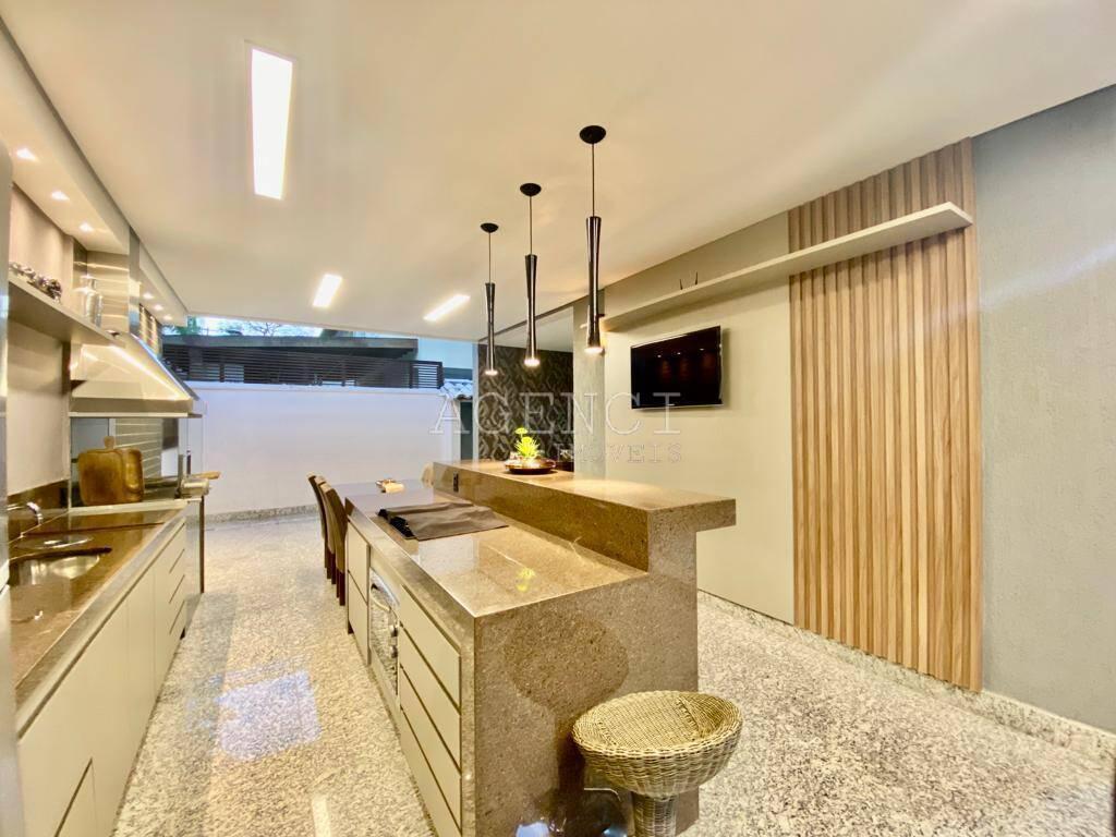 Casa, Trevo, 4 Quartos, 0 Vaga, 3 Suítes