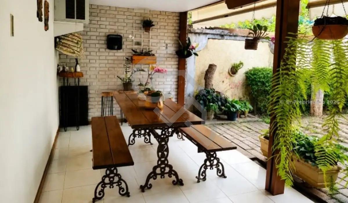 Casa, Luxemburgo, 5 Quartos, 4 Vagas, 2 Suítes