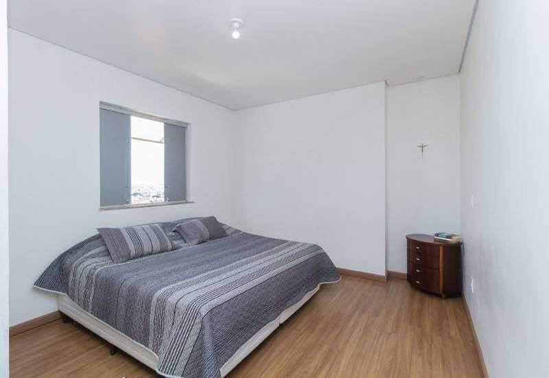 Casa, Estoril, 4 Quartos, 3 Vagas, 2 Suítes