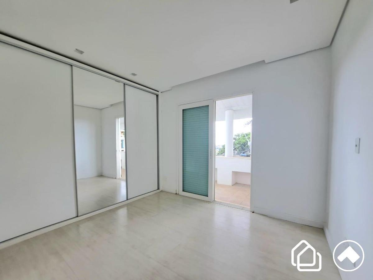 Casa, Estoril, 3 Quartos, 6 Vagas, 1 Suíte