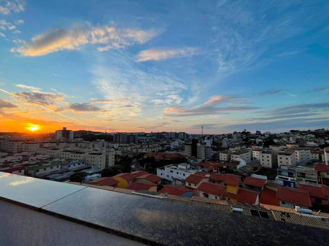 Cobertura, Jardim Riacho das Pedras, 4 Quartos, 2 Vagas, 1 Suíte