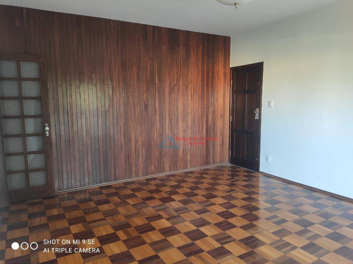 Casa, Centro, 5 Quartos, 0 Vaga