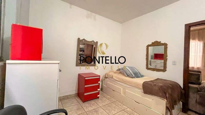 Casa, Buritis, 5 Quartos, 0 Vaga, 1 Suíte