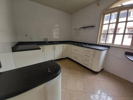 Casa, Centro, 3 Quartos, 0 Vaga, 1 Suíte