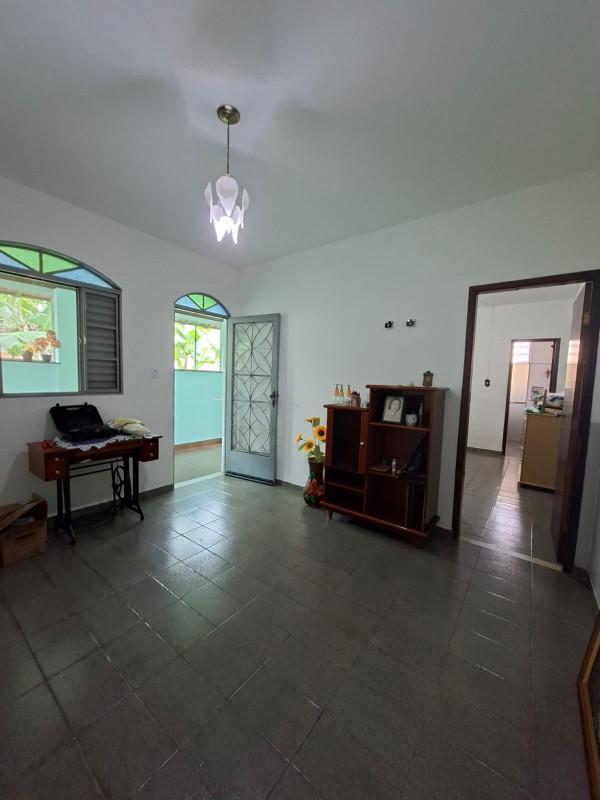 Casa, Novo Santa Cecília (barreiro), 4 Quartos, 8 Vagas