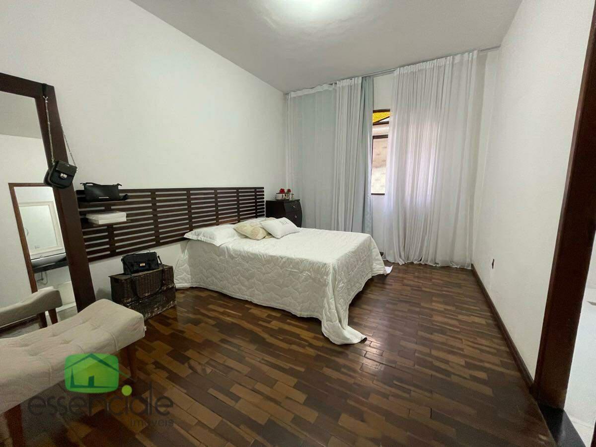 Casa, Santa Cruz Industrial, 3 Quartos, 5 Vagas, 1 Suíte