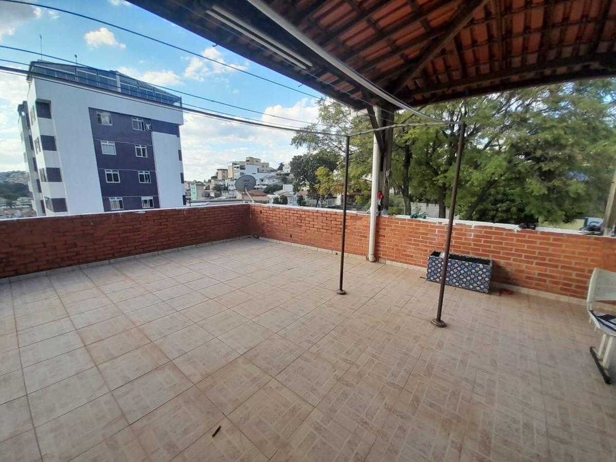 Casa, Cachoeirinha, 2 Quartos, 4 Vagas