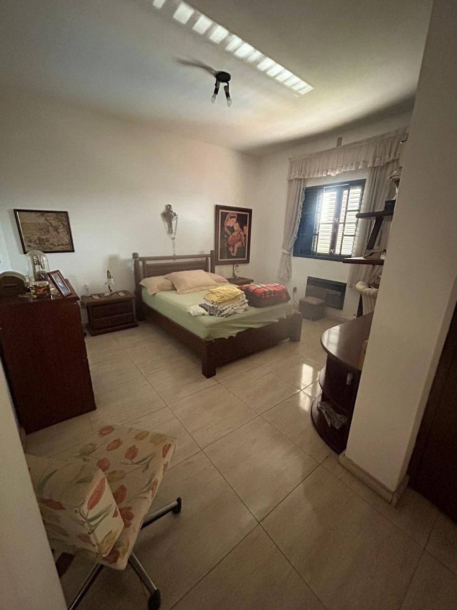 Casa, Centro, 5 Quartos, 0 Vaga, 3 Suítes