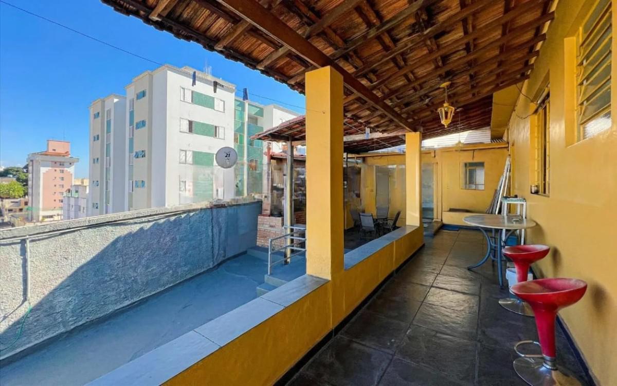 Casa, Sagrada Família, 2 Quartos, 3 Vagas, 2 Suítes