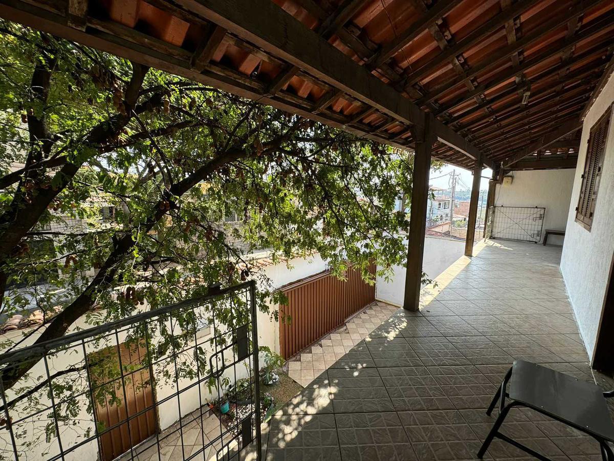 Casa, Santa Terezinha, 3 Quartos, 5 Vagas, 2 Suítes