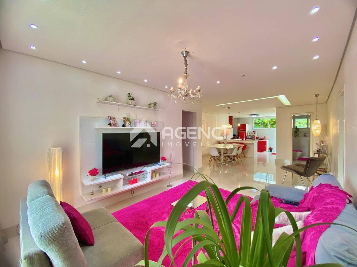 Casa, Santa Maria, 3 Quartos, 0 Vaga, 2 Suítes