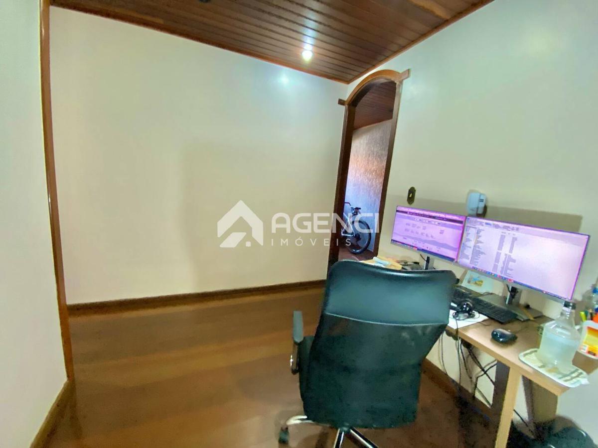 Casa, Camargos, 5 Quartos, 0 Vaga, 1 Suíte