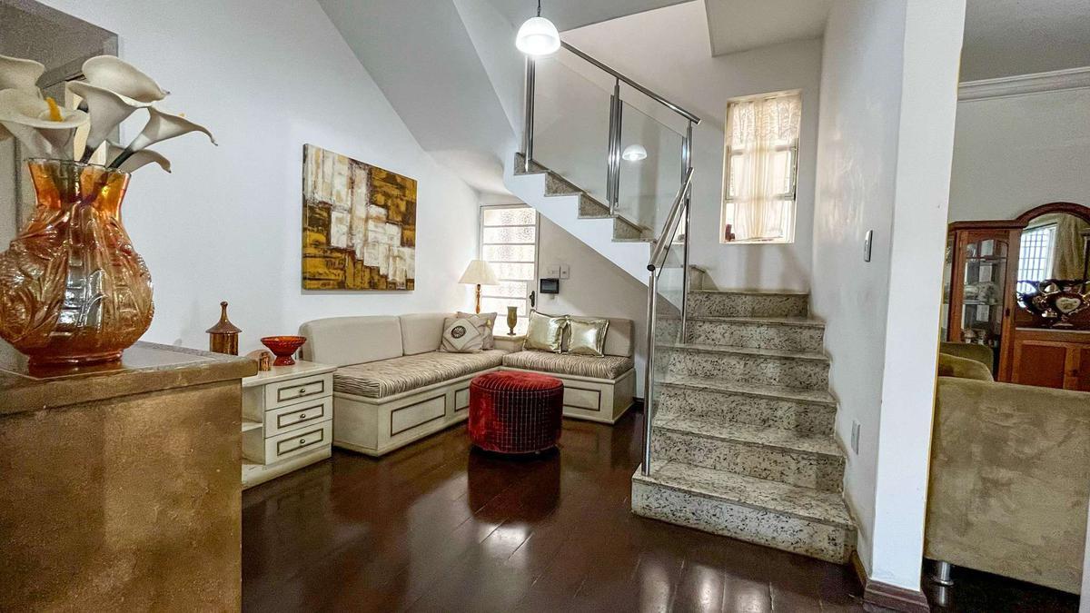 Casa, Serra, 4 Quartos, 2 Vagas, 2 Suítes