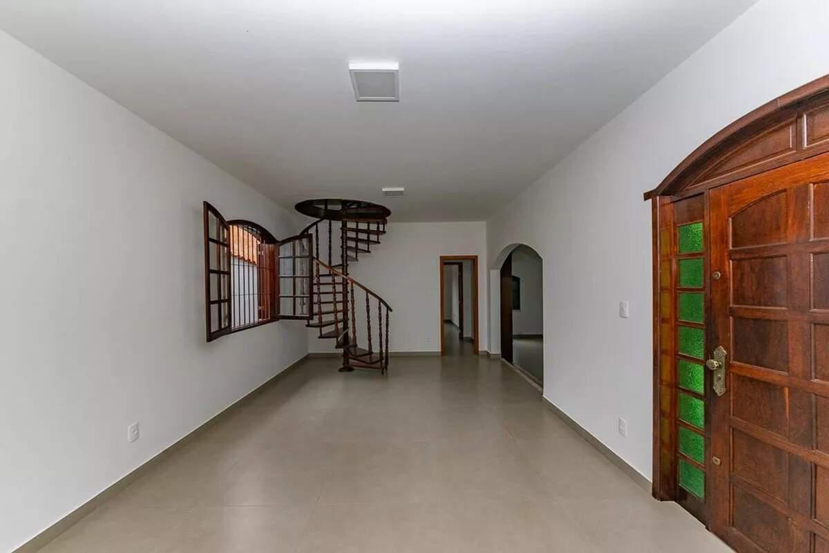 Casa, Palmeiras, 4 Quartos, 8 Vagas, 1 Suíte