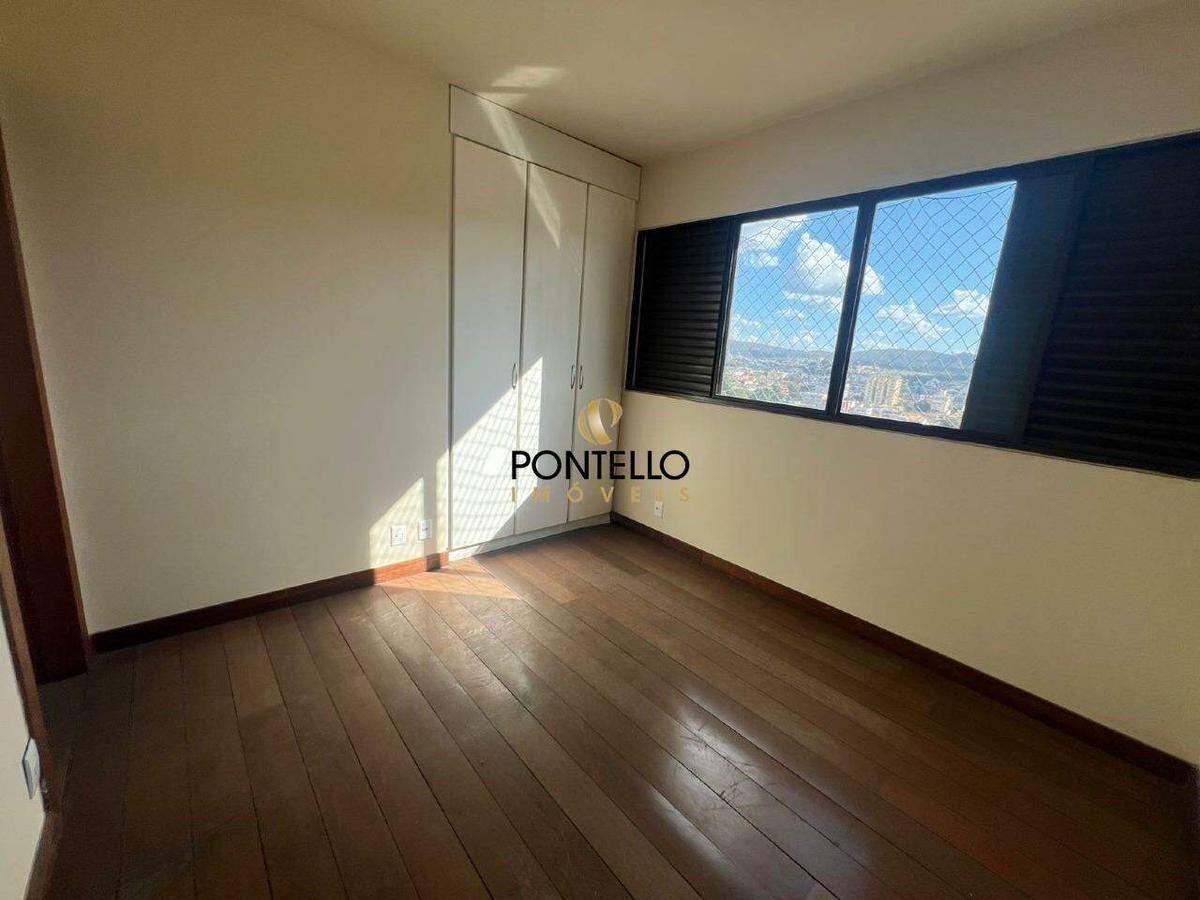 Cobertura, Centro, 4 Quartos, 2 Vagas, 1 Suíte