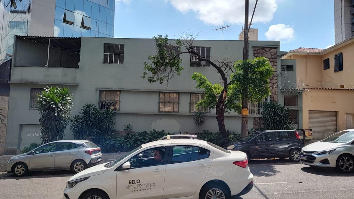 Casa, Funcionários, 11 Quartos, 3 Vagas