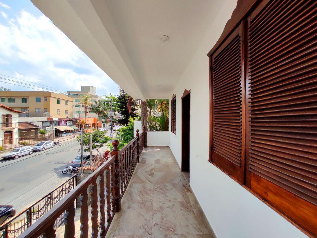 Casa Comercial, São José, 6 Quartos, 4 Vagas, 2 Suítes