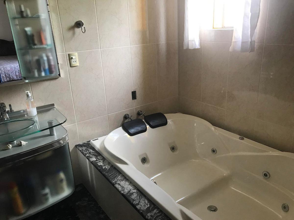 Casa, Arvoredo, 3 Quartos, 6 Vagas, 1 Suíte