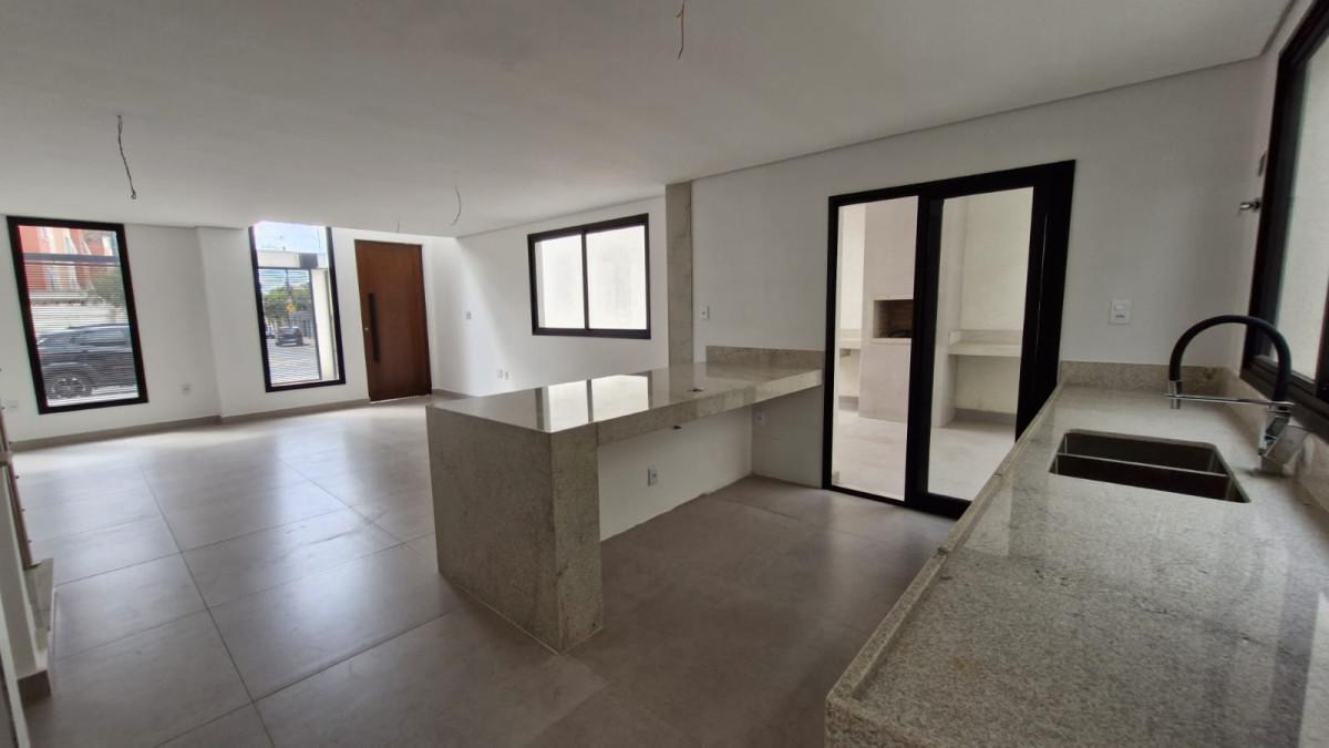 Casa, Planalto, 3 Quartos, 2 Vagas, 3 Suítes