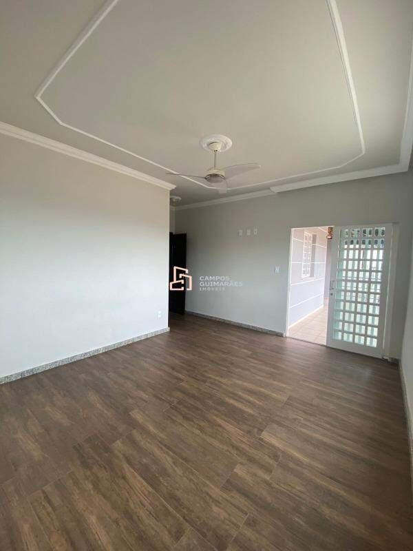 Casa, Barreiro, 3 Quartos, 4 Vagas, 1 Suíte