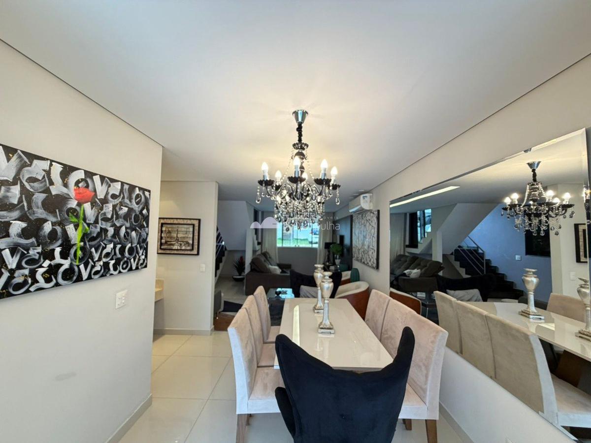 Casa, Trevo, 4 Quartos, 2 Vagas, 2 Suítes