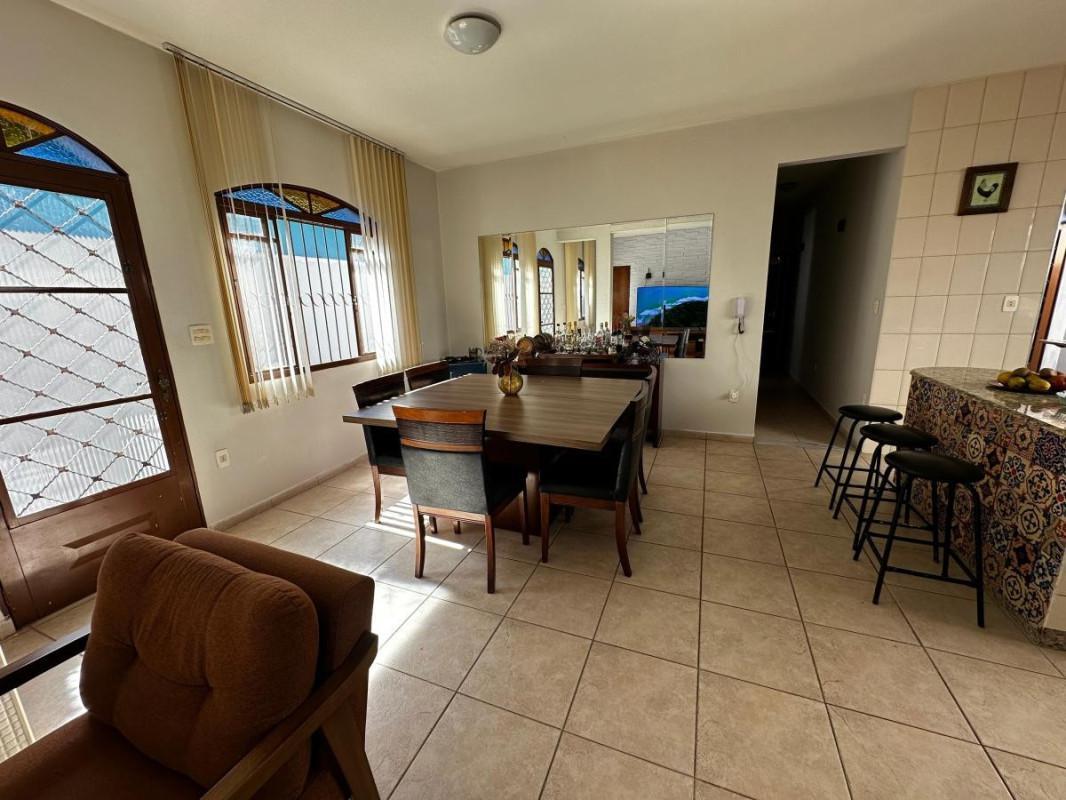 Casa, Nova Granada, 4 Quartos, 6 Vagas, 1 Suíte