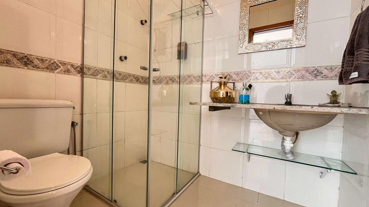 Casa, Buritis, 5 Quartos, 0 Vaga, 1 Suíte