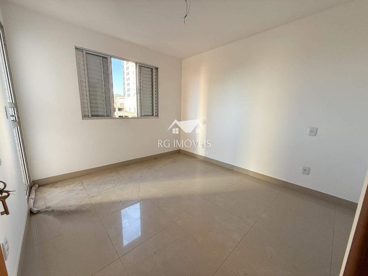 Apartamento, Barreiro, 3 Quartos, 2 Vagas, 1 Suíte